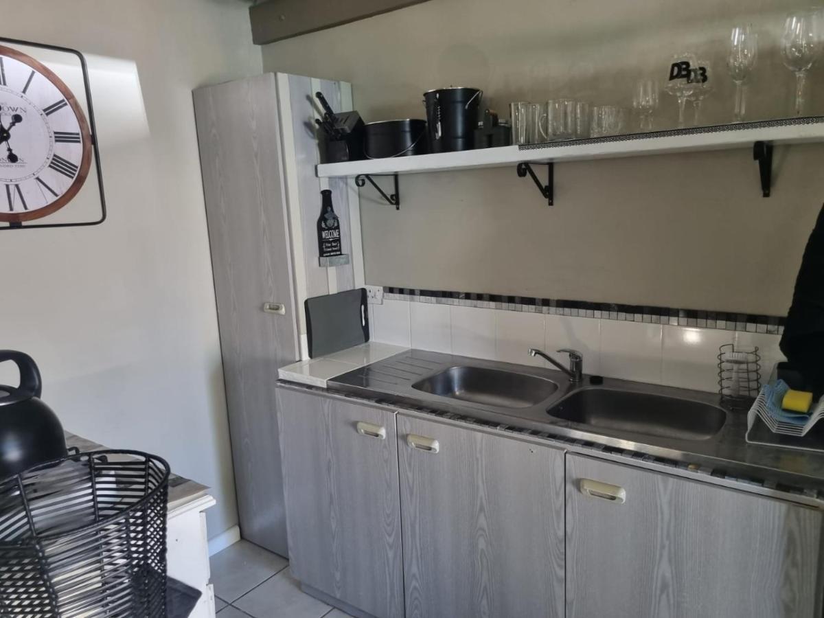 Angel 8 Airbnb Apartment 2 Robertson Luaran gambar
